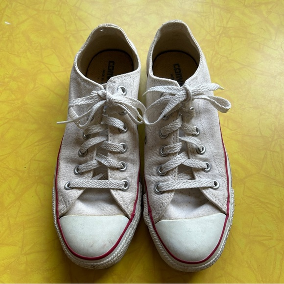 90’s Low Top Converse - Picture 2 of 11